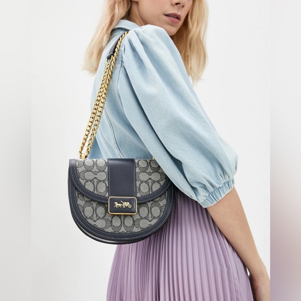Coach ALIE SADDLE BAG IN SIGNATURE JACQUARD

Style Color
C3464